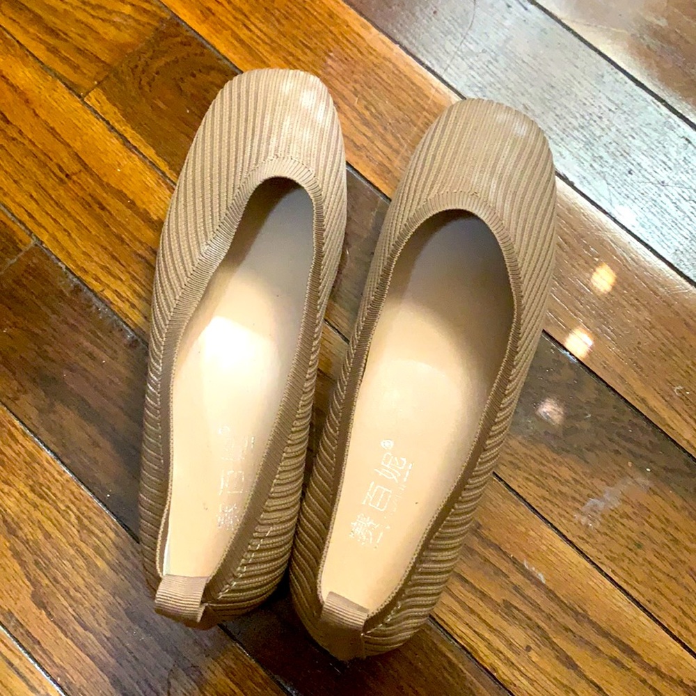 Beige flats in size 38/us 7